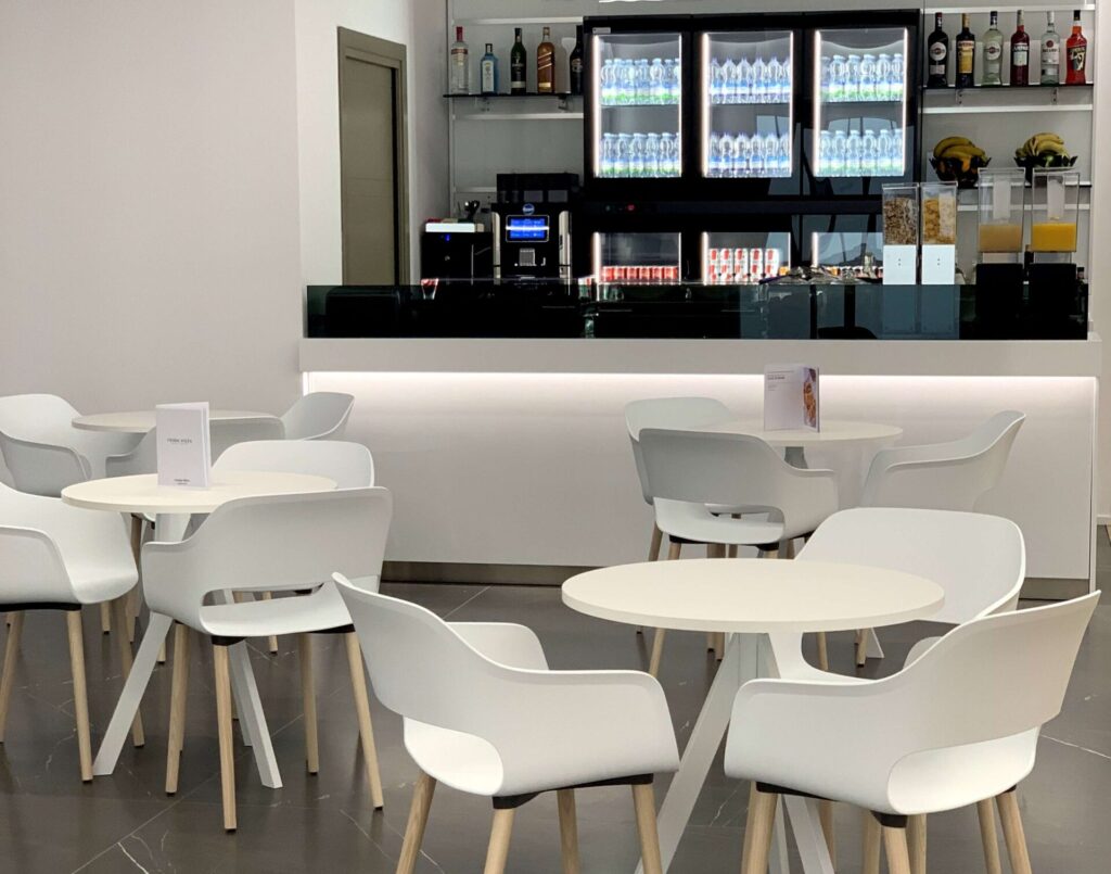 Prima Vista Lounges Cagliari Elmas Lounge Picture 2